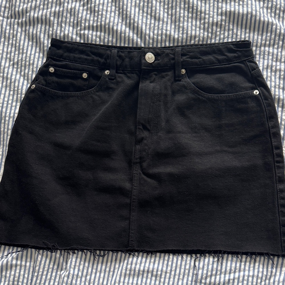 Zara Frayed Classic Black Denim Skirt